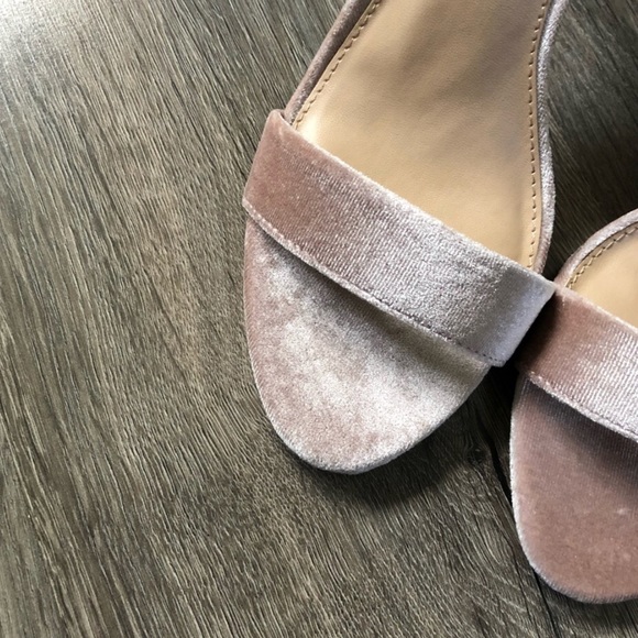 Apt. 9 Heels - Picture 5 of 7